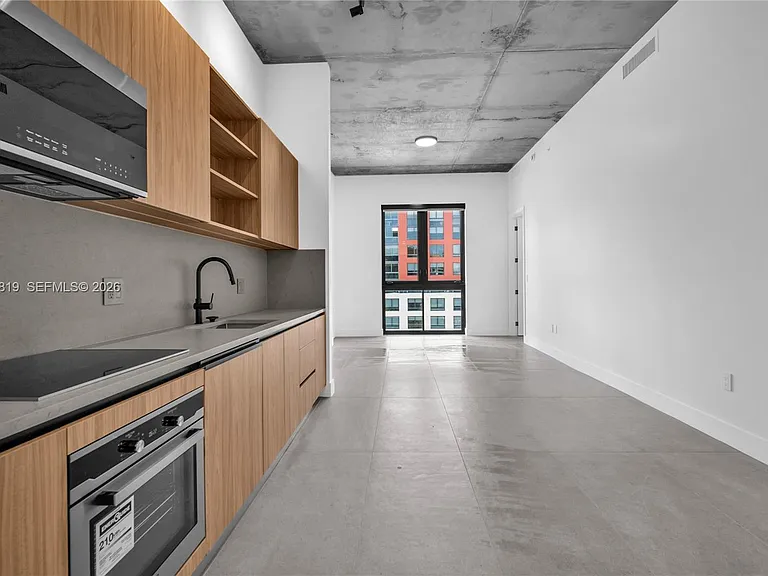 91 NW 27th St #204 — Photo 2