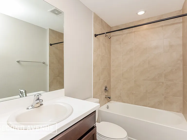 736 Barcia St E — Photo 20