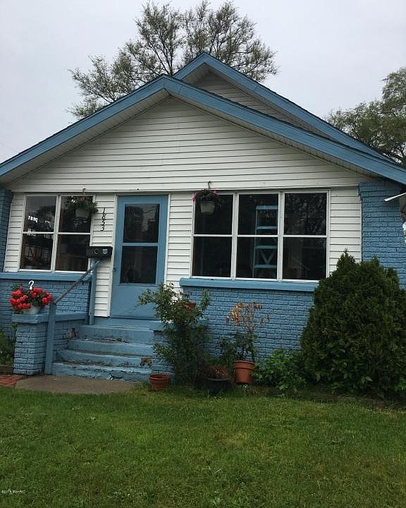 1st image of 1853 Ruby Ave SE