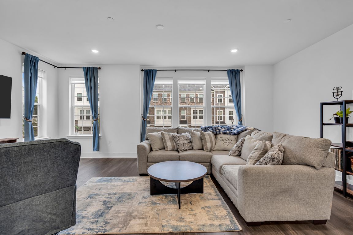 next background image