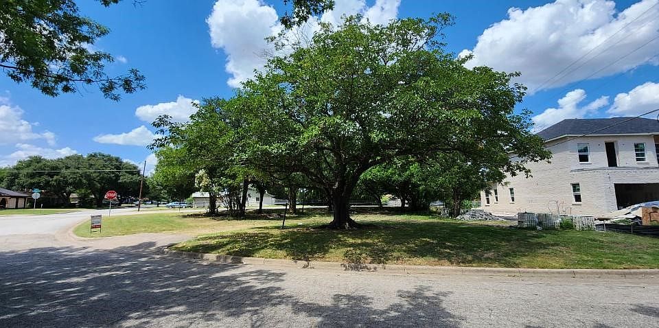 1st image of 5024 Cummings Dr
