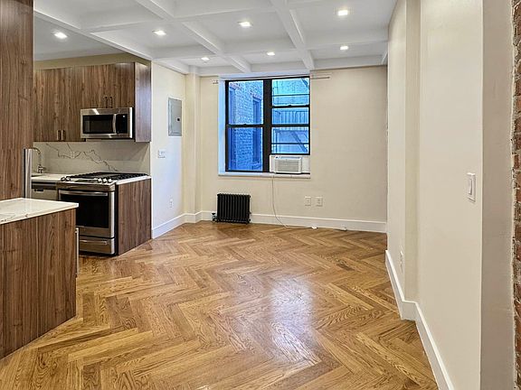 2nd image of 941 Washington Ave #137