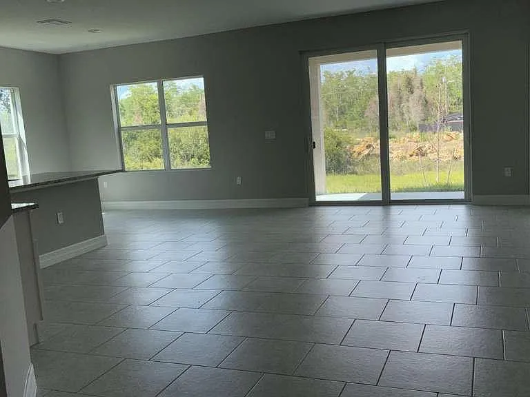 460 Westchester Dr — Photo 3
