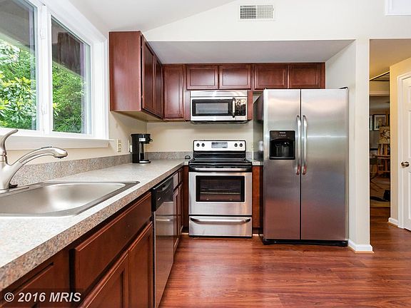 4th image of 324 American Dr