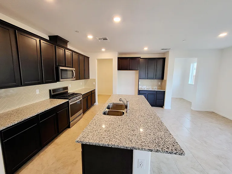 2733 Penrose Ln — Photo 4