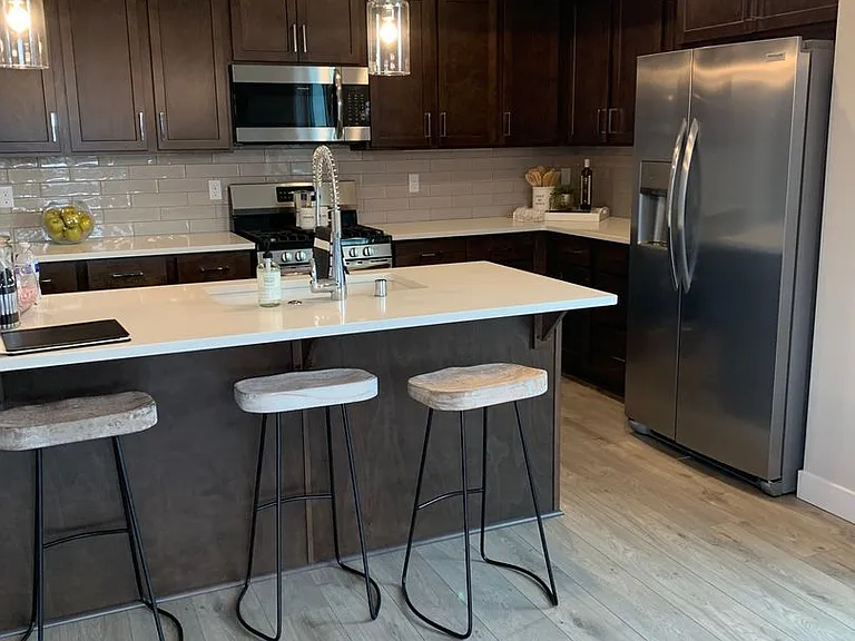 2369 Morris Ave — Photo 5