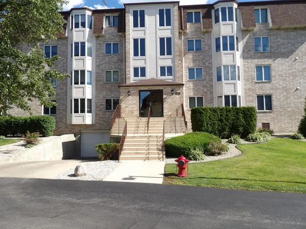 3640 186th St APT 402, Lansing, IL 60438