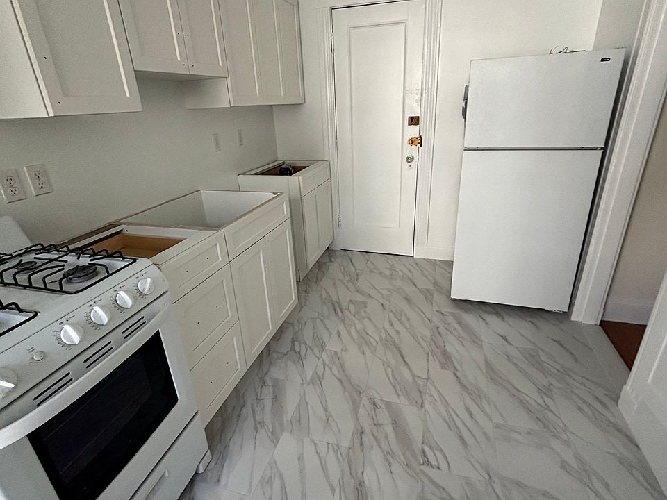 1st image of 15 Colliston Rd APT 10