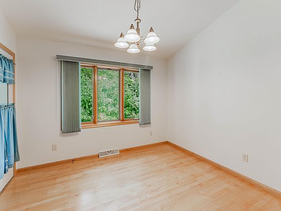 5th image of 465 W Packer Ave