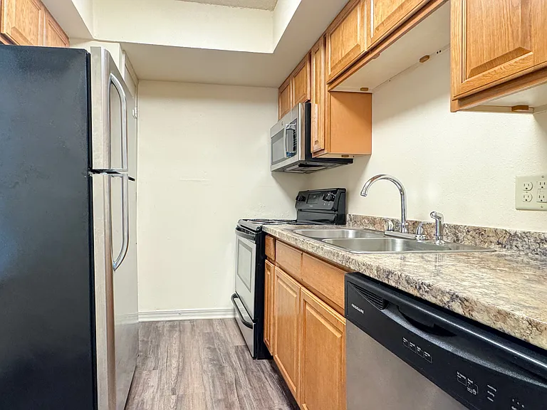 Ardendale Oaks Apartments — Photo 13