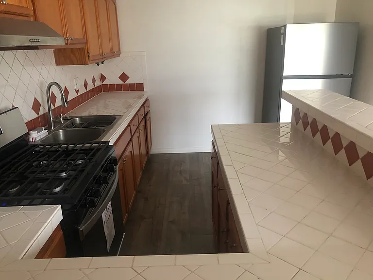12621 Victoria Ave — Photo 43
