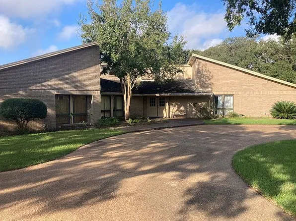 5008 Magnolia Ln, Bay City, TX 77414