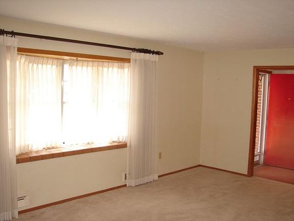 3rd image of 1610 N Roosevelt Ave