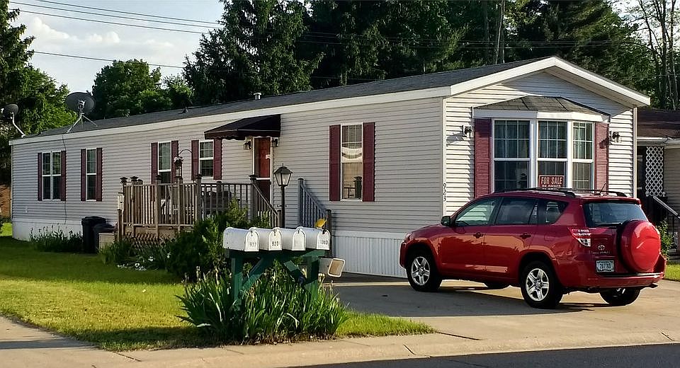 1st image of 923 Blue Jay Ln