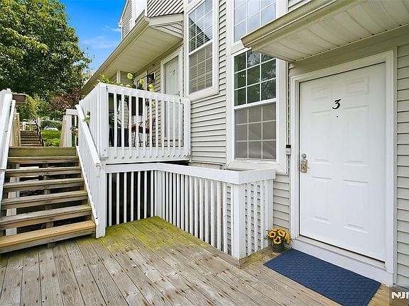 2nd image of 3 Regency Cir