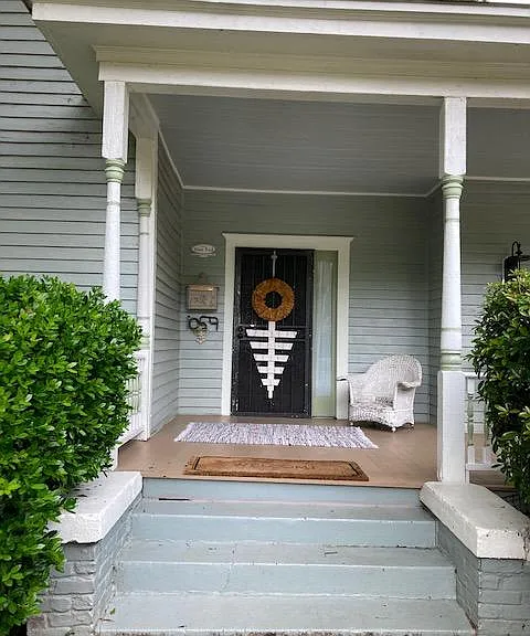 1059 Oak St SW — Photo 2