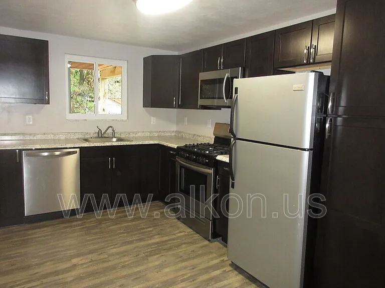 1097 Roseanne Ave — Photo 7