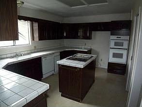 4th image of 1501 W Valencia Ave