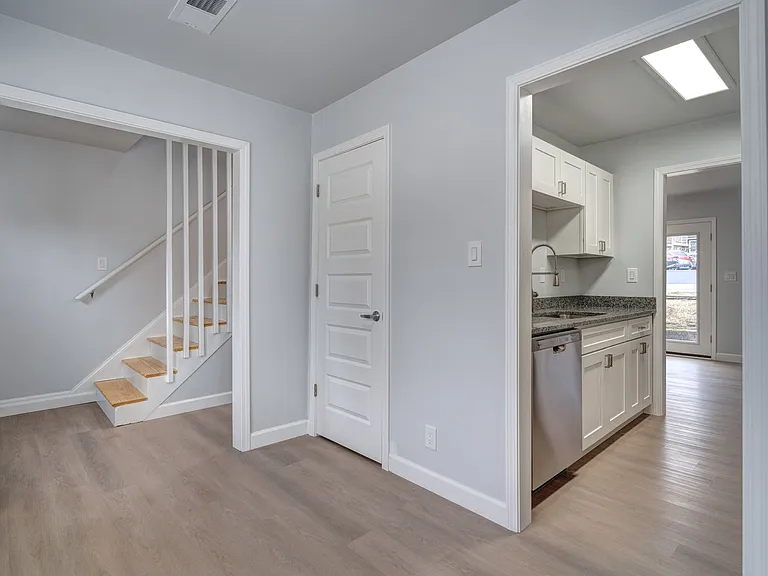 105 Tee Street — Photo 7