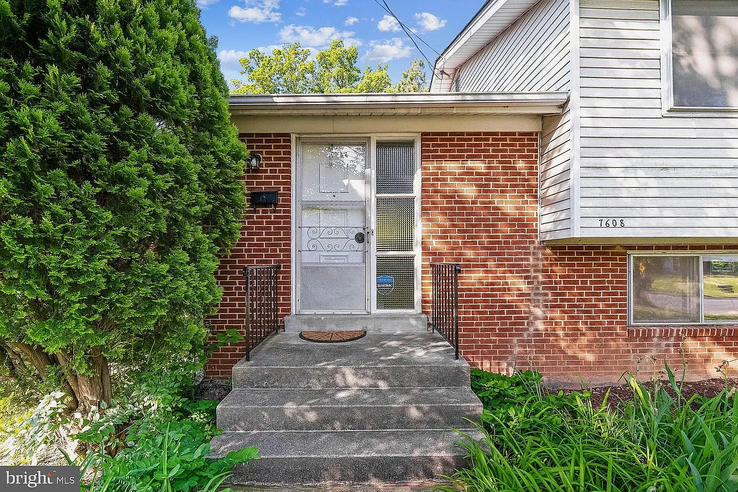 4 bed, 2.5 bath, 1818 sqft, $3,200 — Photo 3
