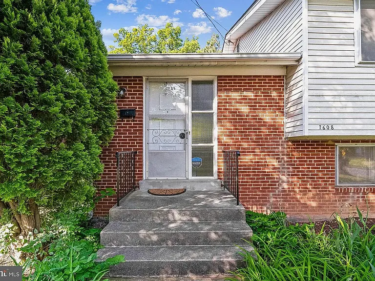 7608 Wellesley Dr — Photo 3