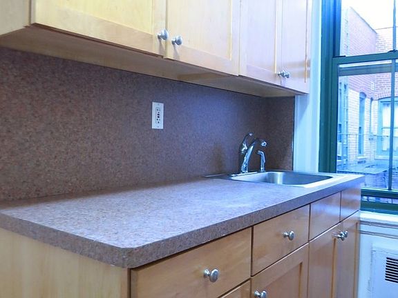 2nd image of 539 E 78th St APT 6B