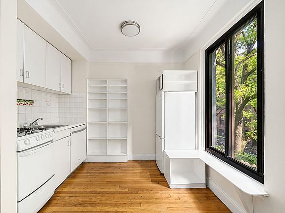 3rd image of 126 E 30th St APT 3B