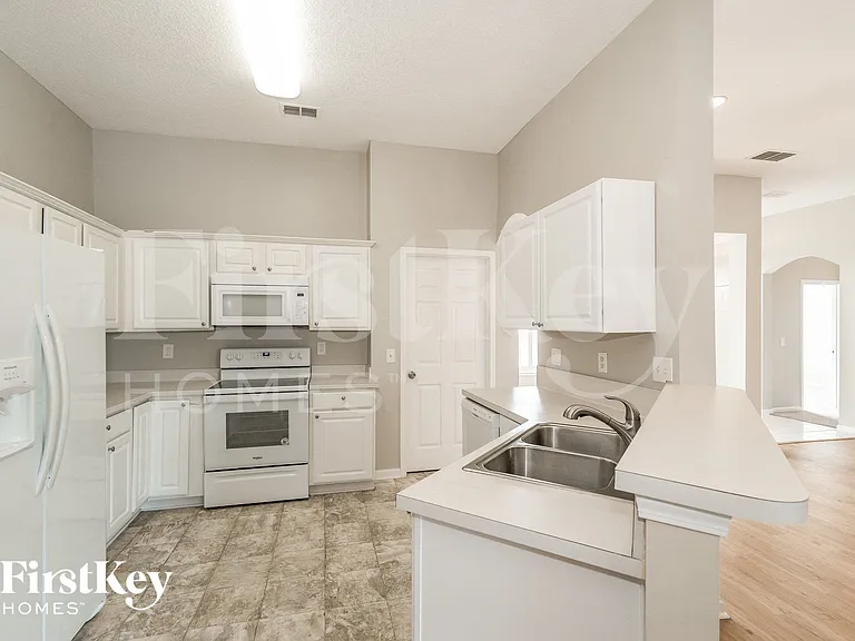 1528 Walnut Creek Dr — Photo 5