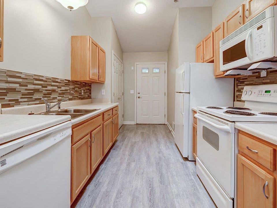 VILLAS OF VICTOR AND REGENCY TOWNHOMES 2000 W Pebbleview Dr Victor NY Zillow