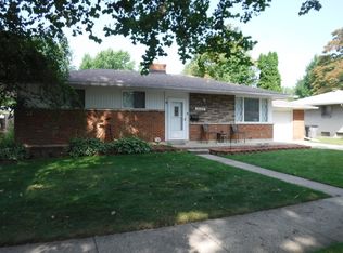 36489 Oakshire St, Clinton Township, MI 48035