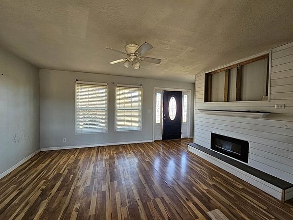 4th image of 872 NE Yellow Pine Ave