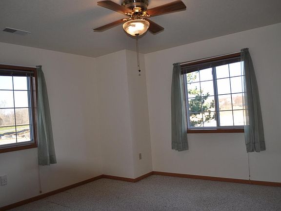 3rd image of 833 E Loos St Unit 3