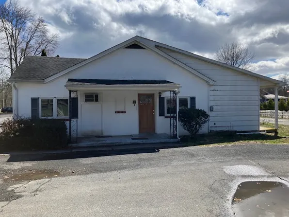 105 Clubhouse Dr #I, East Stroudsburg, PA 18302