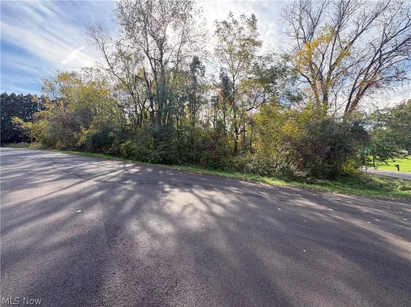 Sherylton Hills Dr, Uniontown, OH 44685