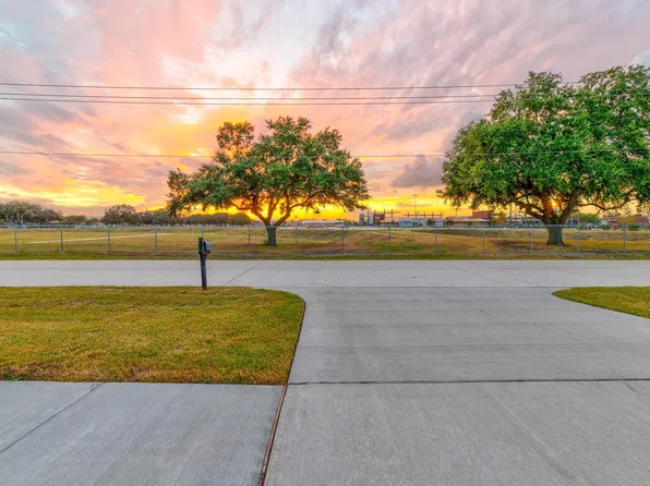617 Luella Ave, Deer Park, TX 77536