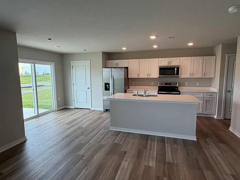 17021 Persimmon Ln — Photo 8