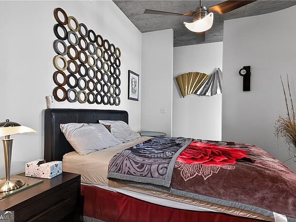4th image of 361 17th St #720