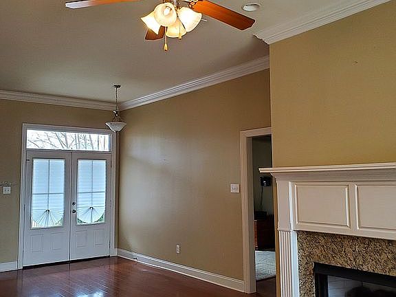 Livingroom, gas fireplace