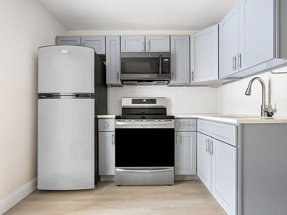 5th image of 131 Eldridge St APT 3B