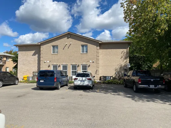 897 Stone Church Rd E #4, Hamilton, ON L8W 1B2