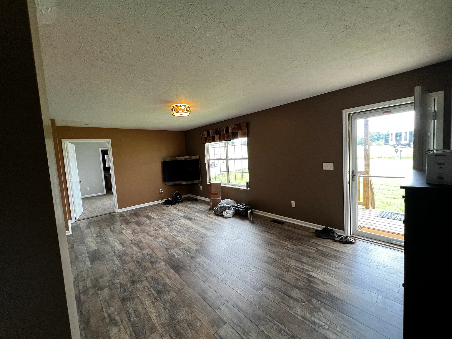 3 bed, 1032 sqft, $1,600 — Photo 2