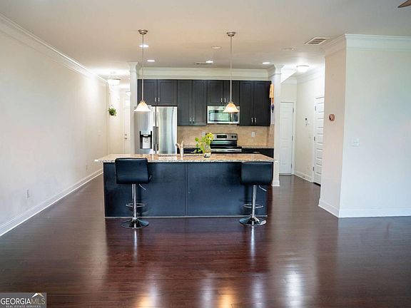 3rd image of 10643 Naramore Ln