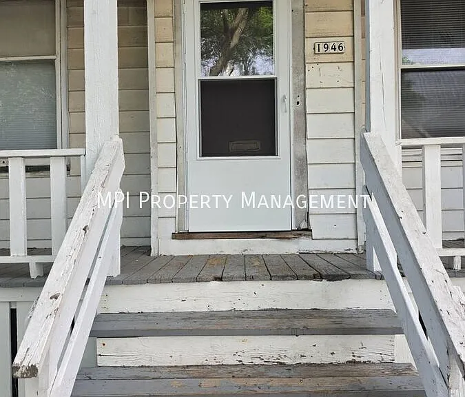 1946 N 39th St — Photo 1