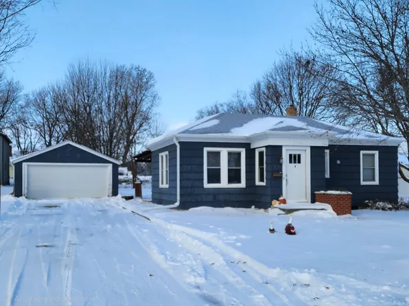 725 1st Ave SW, Sioux Center, IA 51250