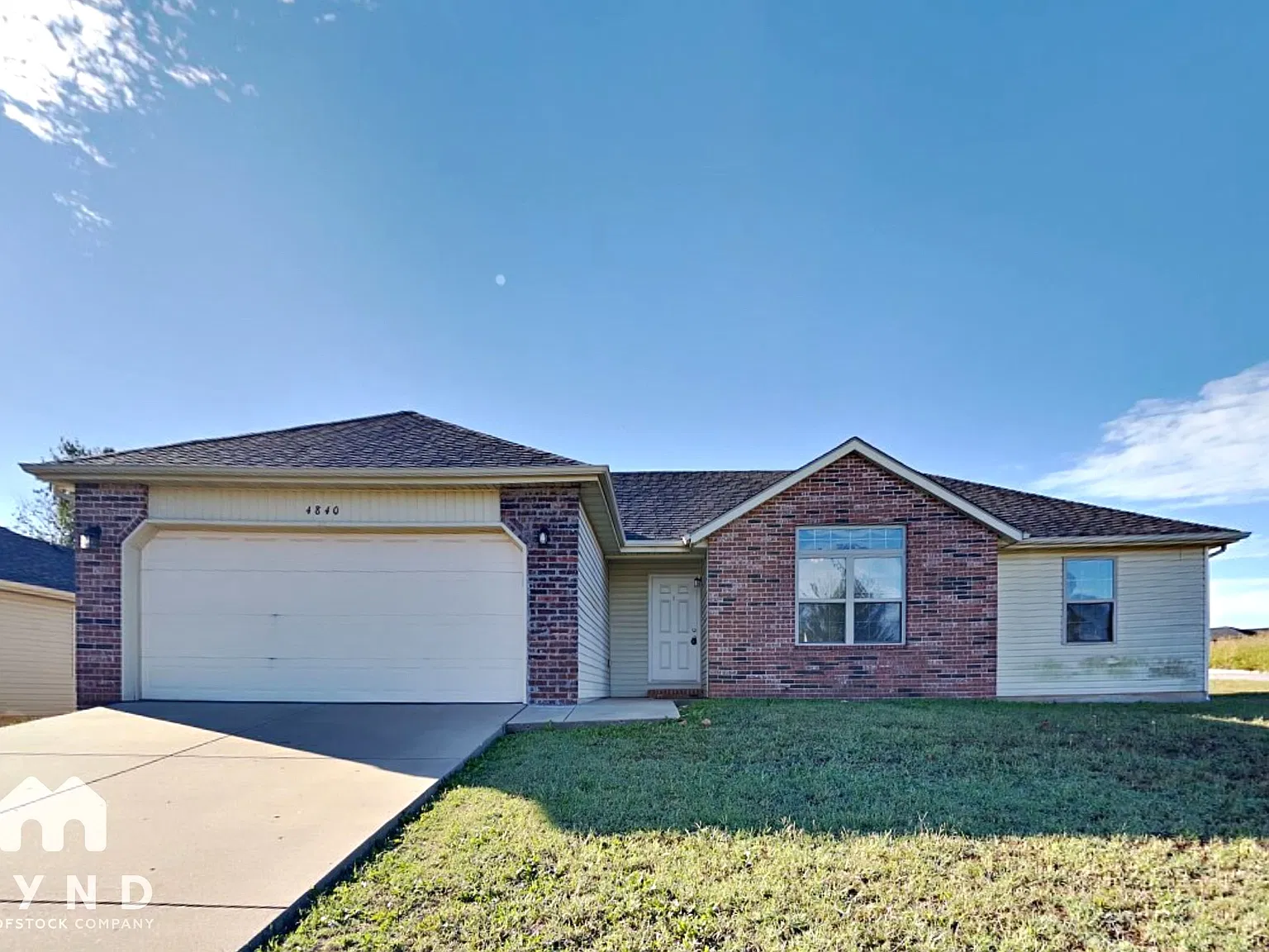 3 bed, 2.0 bath, 1319 sqft, $1,563 — Photo 1