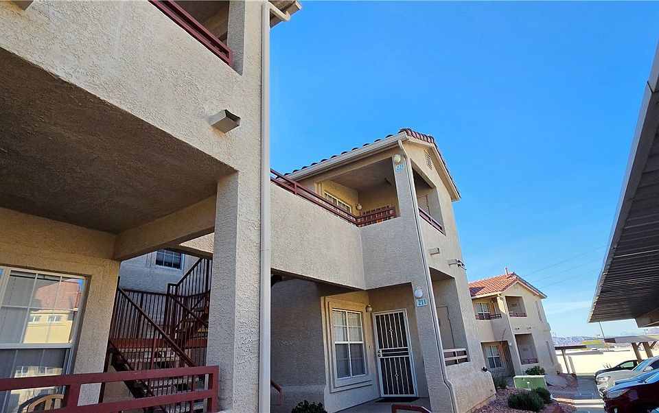 2nd image of 520 Arrowhead Trl Unit 221
