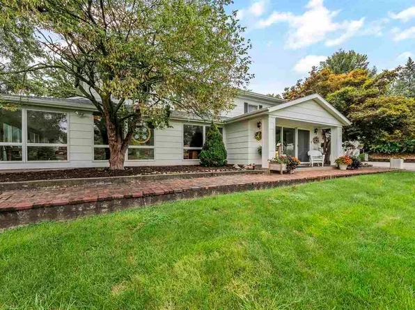 3 Wilson Dr, Muscatine, IA 52761