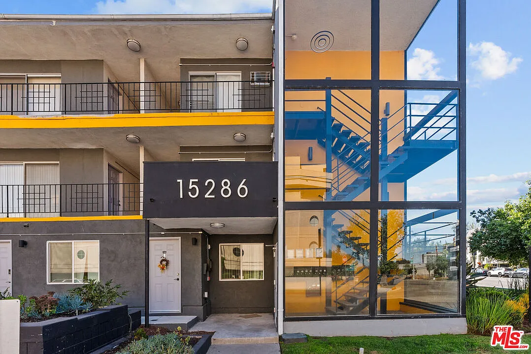 Building Photo - 15286 Sutton St #102