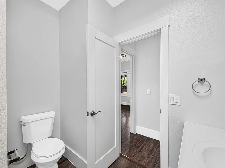 138 Elm Avenue — Photo 21