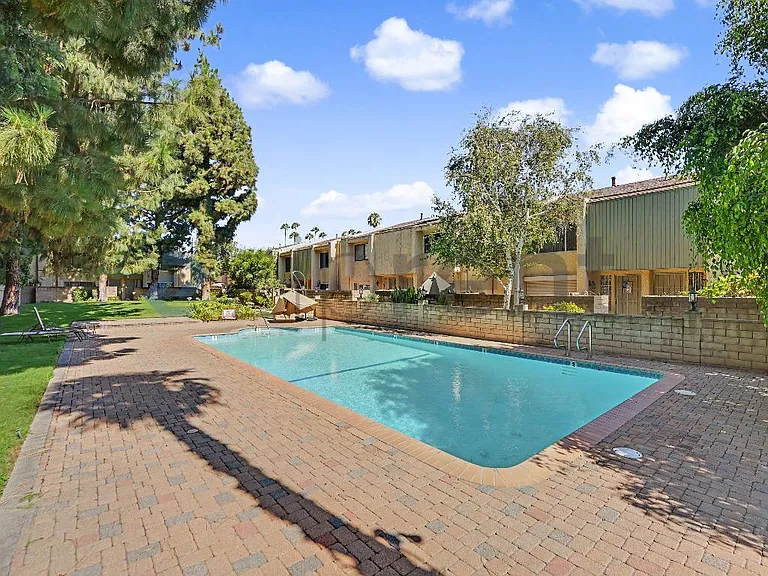 8633 Balboa Blvd #2 — Photo 23